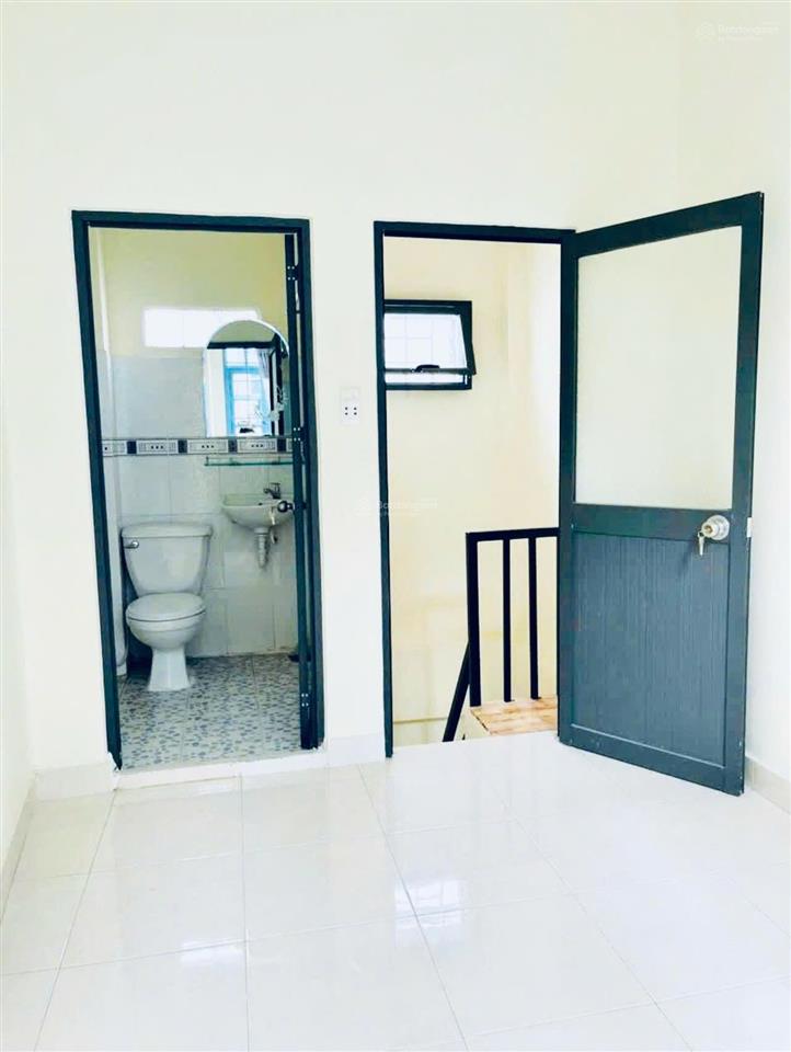 Nhà riêng lẻ giá chỉ 700tr còn thương lượng , ngay chợ hiệp thành q12 sổ hồng đầy đủ , đường 4m