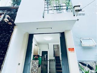 Nhà riêng lẻ giá chỉ 700tr còn thương lượng , ngay chợ hiệp thành q12 sổ hồng đầy đủ , đường 4m