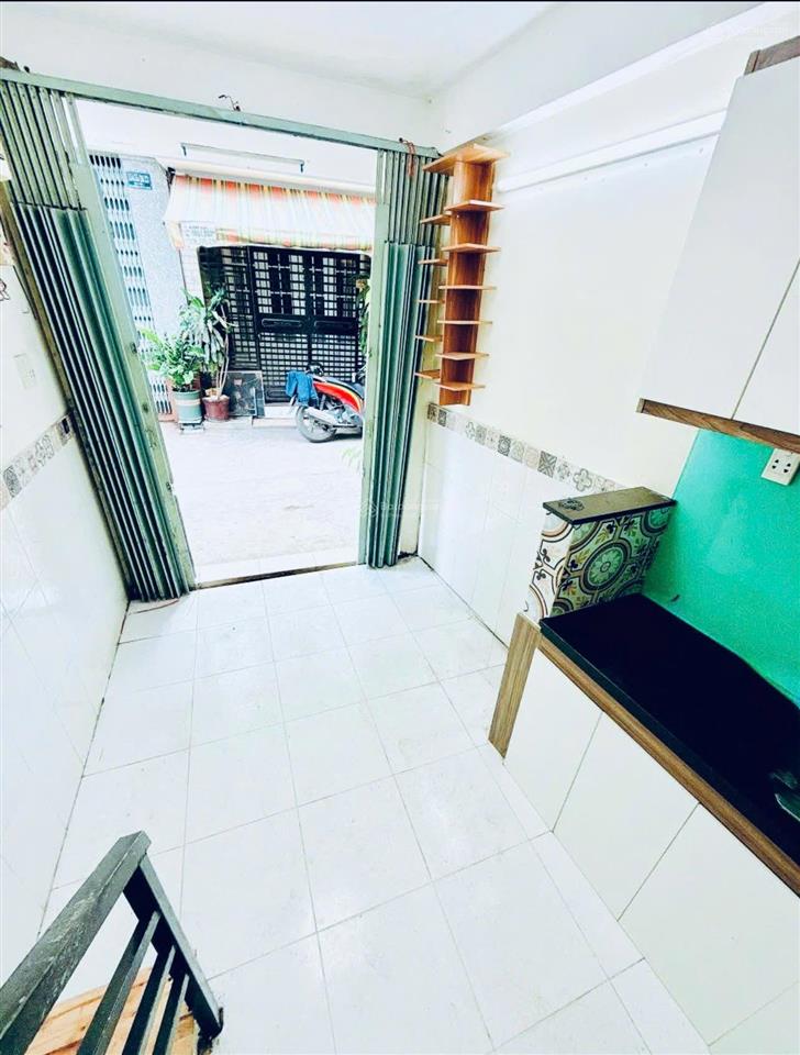 Nhà riêng lẻ giá chỉ 700tr còn thương lượng , ngay chợ hiệp thành q12 sổ hồng đầy đủ , đường 4m