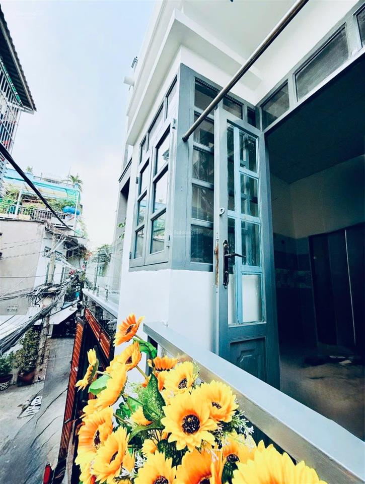 Nhà riêng lẻ giá chỉ 700tr còn thương lượng , ngay chợ hiệp thành q12 sổ hồng đầy đủ , đường 4m