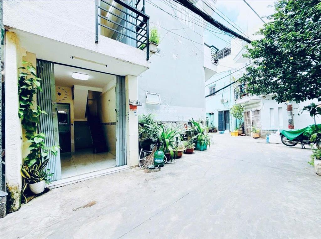 Nhà riêng lẻ giá chỉ 700tr còn thương lượng , ngay chợ hiệp thành q12 sổ hồng đầy đủ , đường 4m