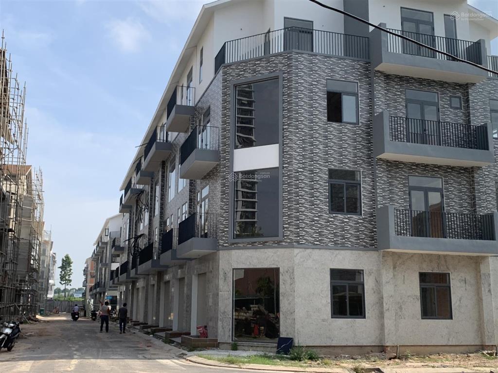 Bán nhà phố uni complex tp. mới giá chỉ từ 5,6 tỷ/căn, đất 95102m, sàn 265m (1 trệt 2 lầu)