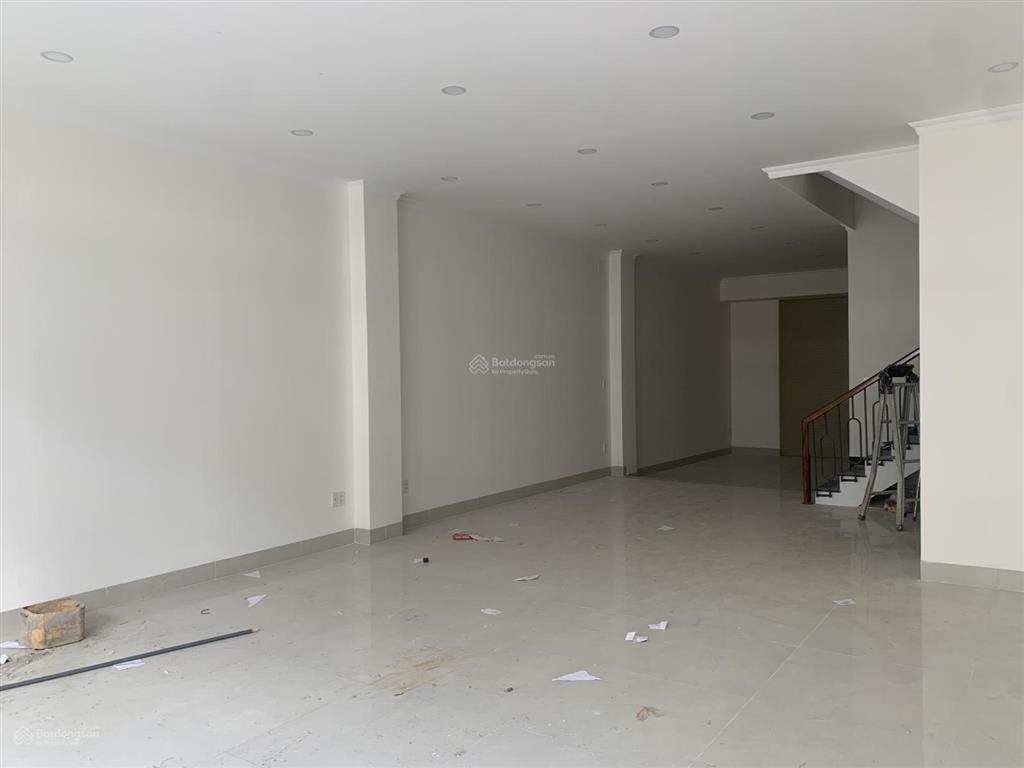 Bán nhà phố uni complex tp. mới giá chỉ từ 5,6 tỷ/căn, đất 95102m, sàn 265m (1 trệt 2 lầu)