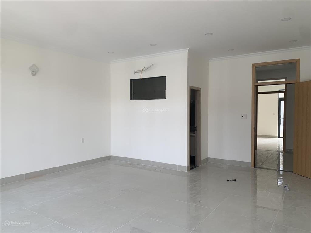 Bán nhà phố uni complex tp. mới giá chỉ từ 5,6 tỷ/căn, đất 95102m, sàn 265m (1 trệt 2 lầu)