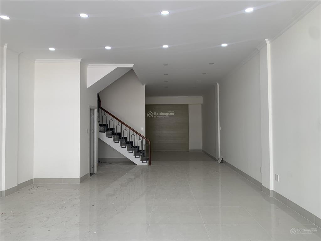 Bán nhà phố uni complex tp. mới giá chỉ từ 5,6 tỷ/căn, đất 95102m, sàn 265m (1 trệt 2 lầu)