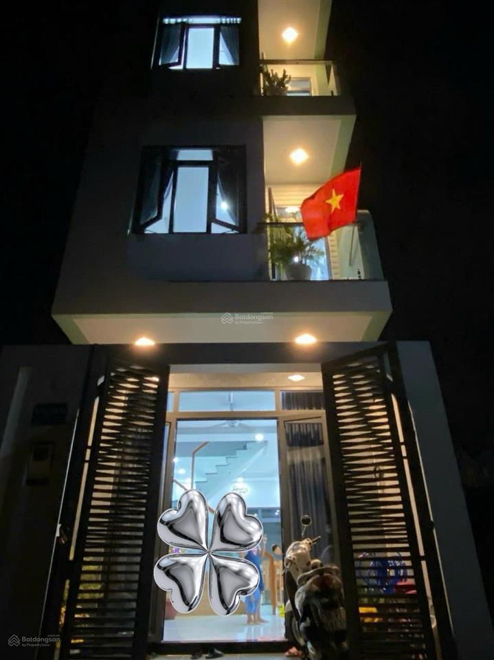 Do chuyển đổi nơi làm việc nên bán gấp căn nhà tâm huyết, đường rộng 7m