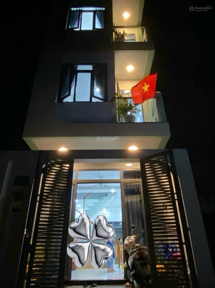 Do chuyển đổi nơi làm việc nên bán gấp căn nhà tâm huyết, đường rộng 7m