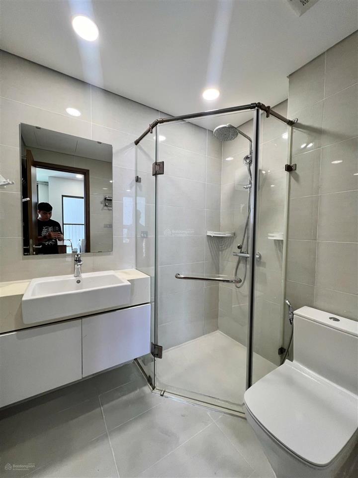 [eco green] cho thuê căn 2pn 1wc  full nt  view q1 và landmark. có thể vào ở trong tháng 5