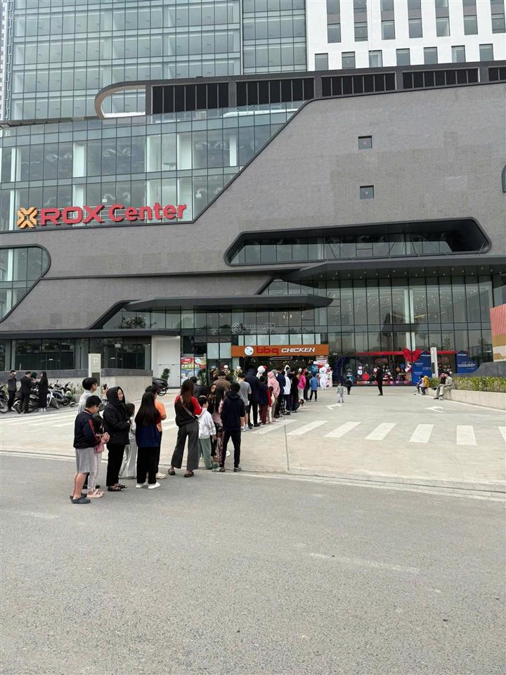 63m2 shop chân đế toà rox tower city giá 4 tỷ.  0936 253 *** để biết chi tiết