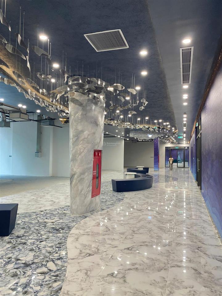 Cho thuê mặt bằng kinh doanh 87m2 giá 23tr tại tttm rox tower goldmark city.  0936 253 *** để xem