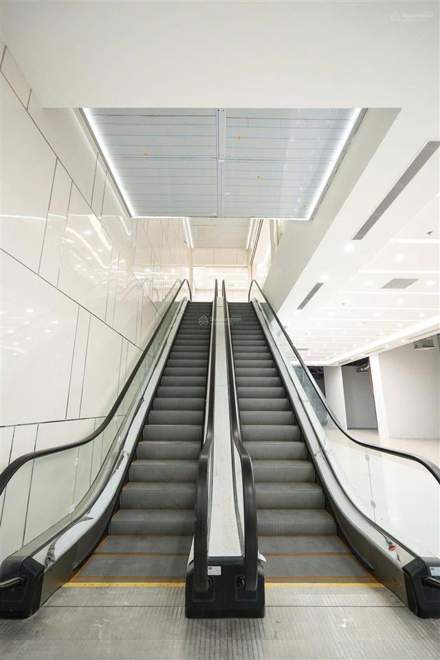 Mặt bằng 65m tầng 1 toà rox tower goldmark city đang cho phúc long thuê. giá 11 tỷ.  0936 253 ***