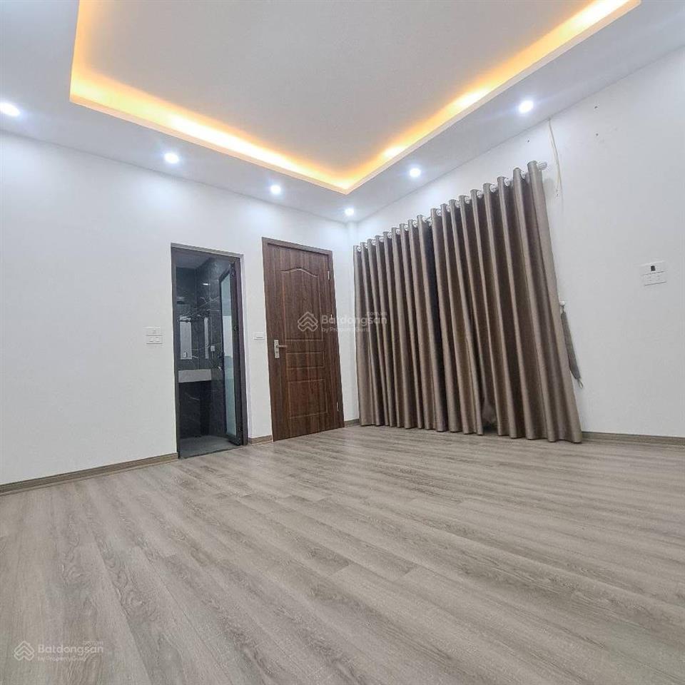 Bán nhà việt hưng,long biên mới tinh 45m 5tầng,full nội thất,đi bộ vài bước là chợ sầm uất