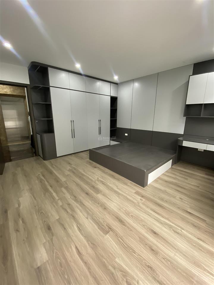 Bán nhà việt hưng,long biên mới tinh 45m 5tầng,full nội thất,đi bộ vài bước là chợ sầm uất
