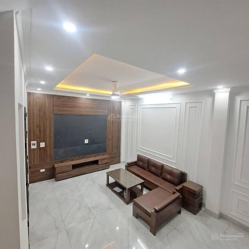 Bán nhà việt hưng,long biên mới tinh 45m 5tầng,full nội thất,đi bộ vài bước là chợ sầm uất