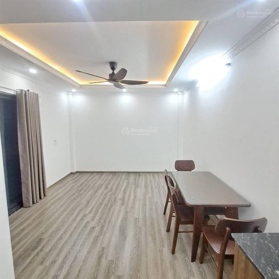 Bán nhà việt hưng,long biên mới tinh 45m 5tầng,full nội thất,đi bộ vài bước là chợ sầm uất