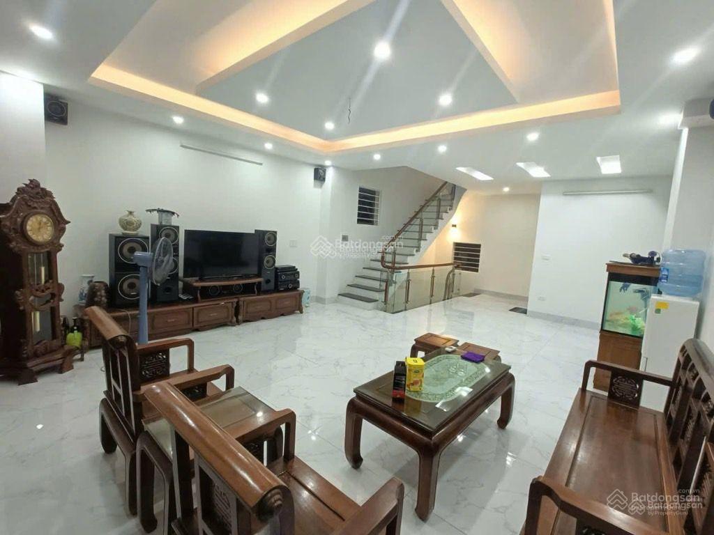 Bán nhà việt hưnglong biên  nhà dân xây 3 thoáng  gara ô tô ngủ trong nhà 55m 5tầng mặt tiền 5m5