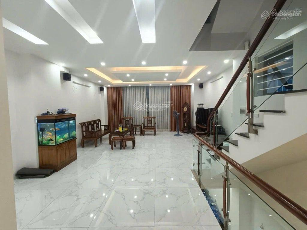 Bán nhà việt hưnglong biên  nhà dân xây 3 thoáng  gara ô tô ngủ trong nhà 55m 5tầng mặt tiền 5m5