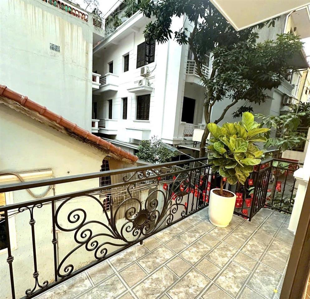 Bán nhà ngọc lâm thông nguyễn văn cừ,lb 82m 6tầng,full nội thất,ô tô ngủ trong nhà,6phòng ngủ rộng