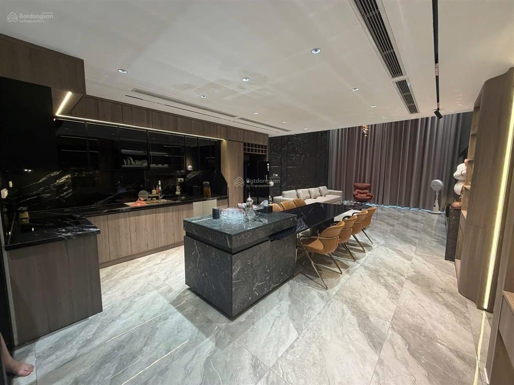 Bán nhà hồng tiến,long biên 85m 8tầng mặt tiền 5m5,nội thất luxủuy,gara 2ô tô nhà mới siêu đẹp