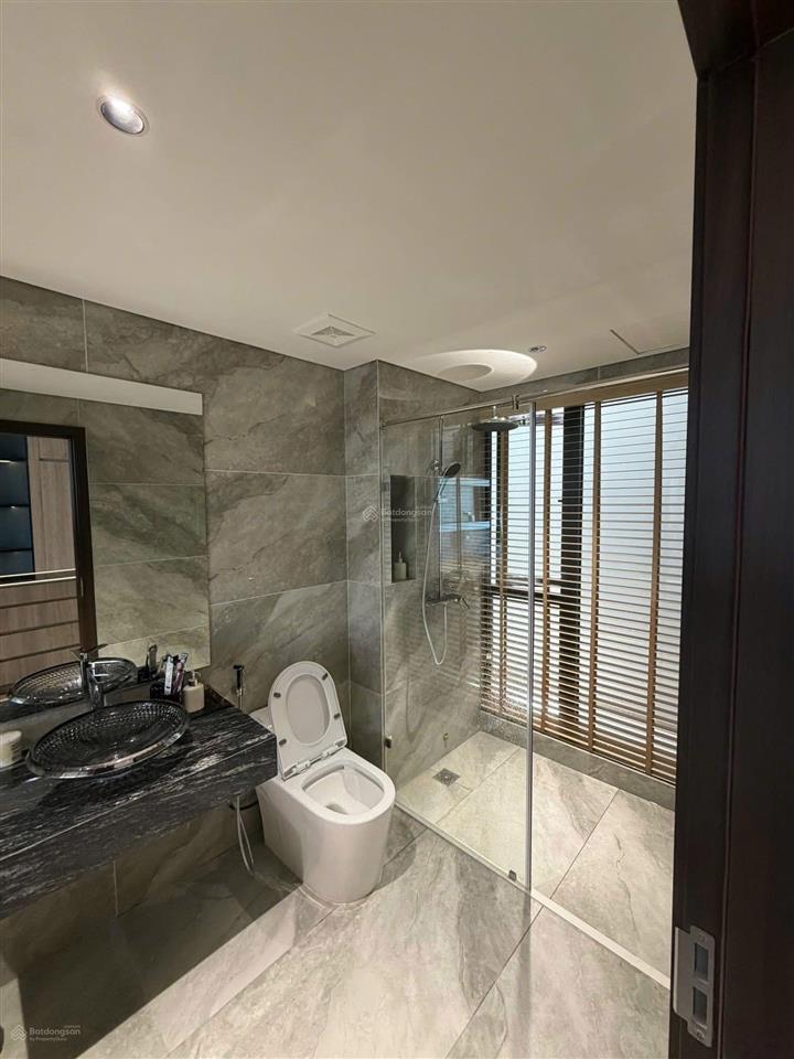 Bán nhà hồng tiến,long biên 85m 8tầng mặt tiền 5m5,nội thất luxủuy,gara 2ô tô nhà mới siêu đẹp