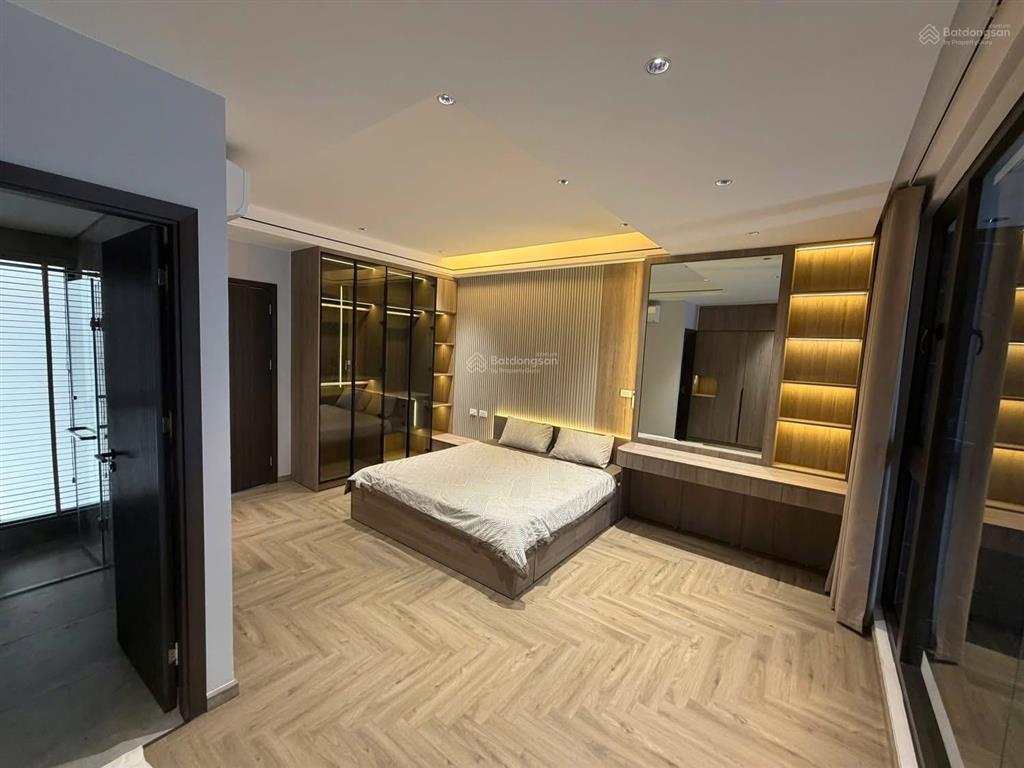 Bán nhà hồng tiến,long biên 85m 8tầng mặt tiền 5m5,nội thất luxủuy,gara 2ô tô nhà mới siêu đẹp
