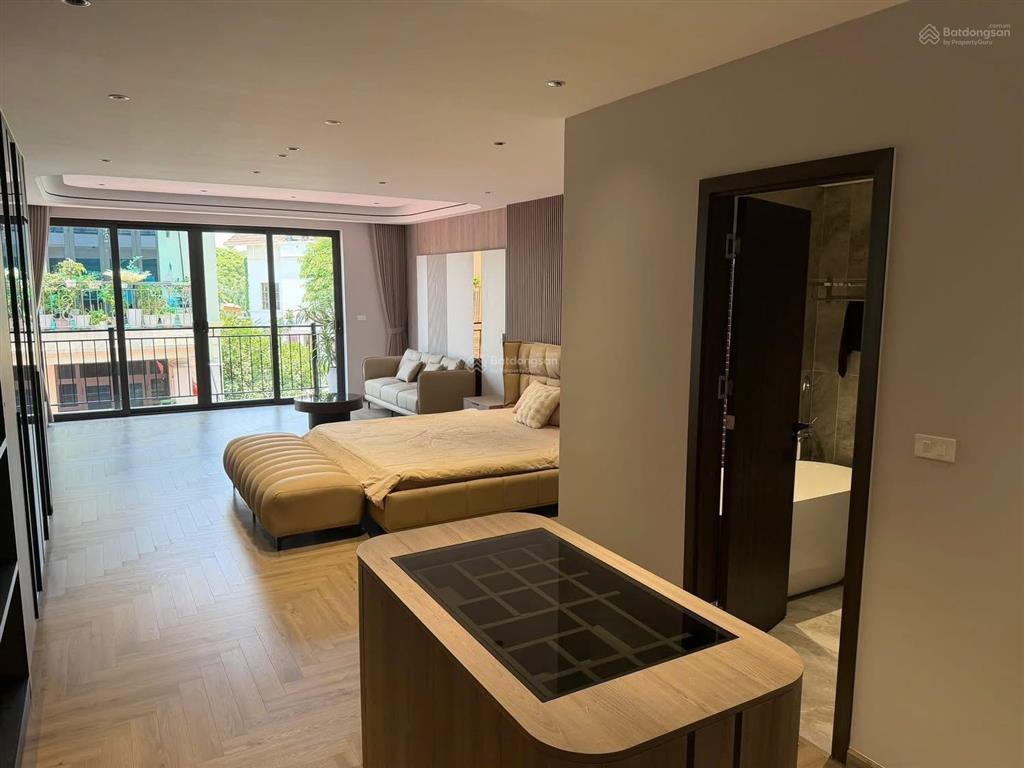 Bán nhà hồng tiến,long biên 85m 8tầng mặt tiền 5m5,nội thất luxủuy,gara 2ô tô nhà mới siêu đẹp