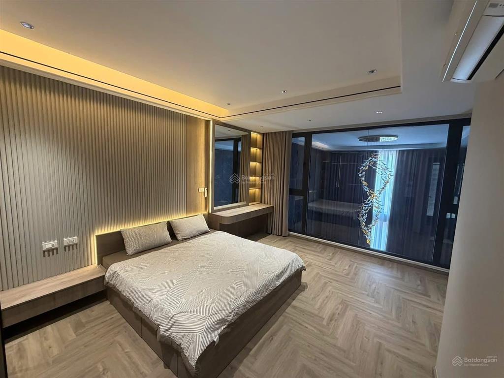 Bán nhà hồng tiến,long biên 85m 8tầng mặt tiền 5m5,nội thất luxủuy,gara 2ô tô nhà mới siêu đẹp