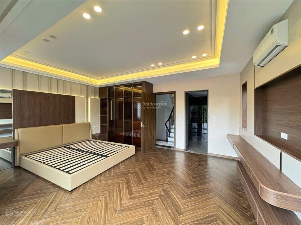 Bán nhà ngay bìg c long biên,cách 1 nhà ra mặt phố 45m 6tầng thang máy,kinh doanh kết hợp ở
