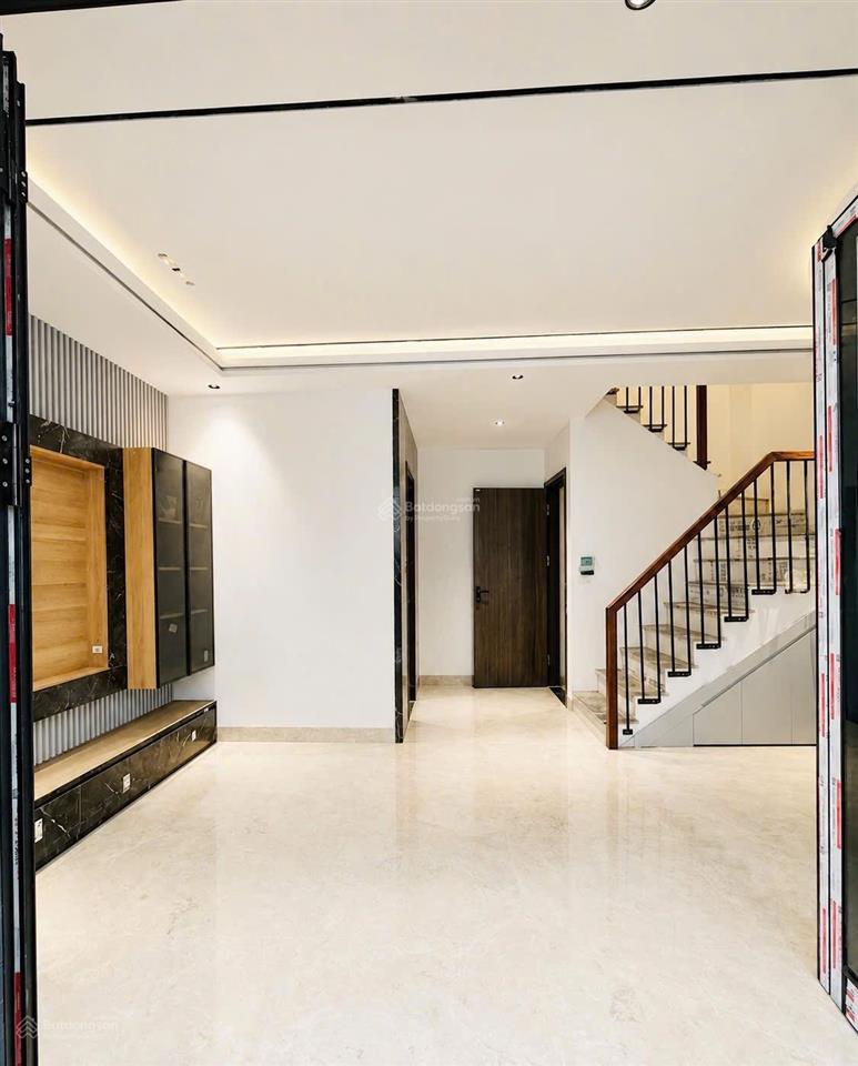 Bán nhà mới tinh ngọc thụy 40m 6 tầng  thang máy ô tô đỗ cửa giá chỉ nhỉnh 9 tỷ