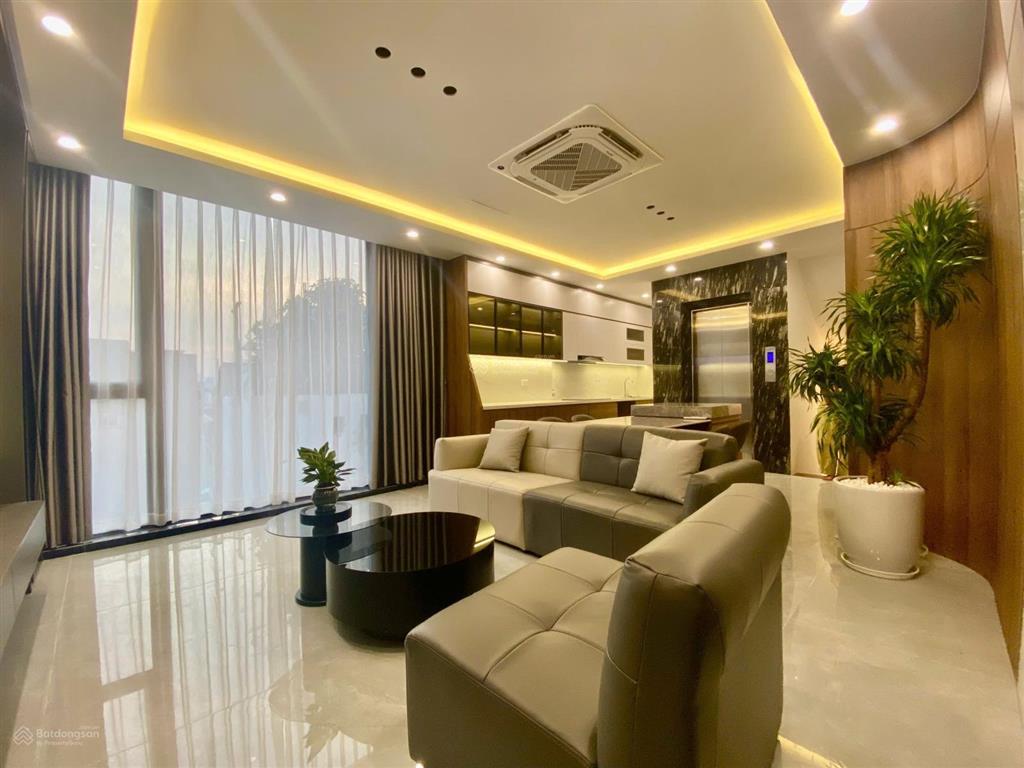 Bán biệt thự 100m nguyễn văn cừ, long biên 7 tầng thang máy, full nội thất giá rẻ chỉ 15,x tỷ