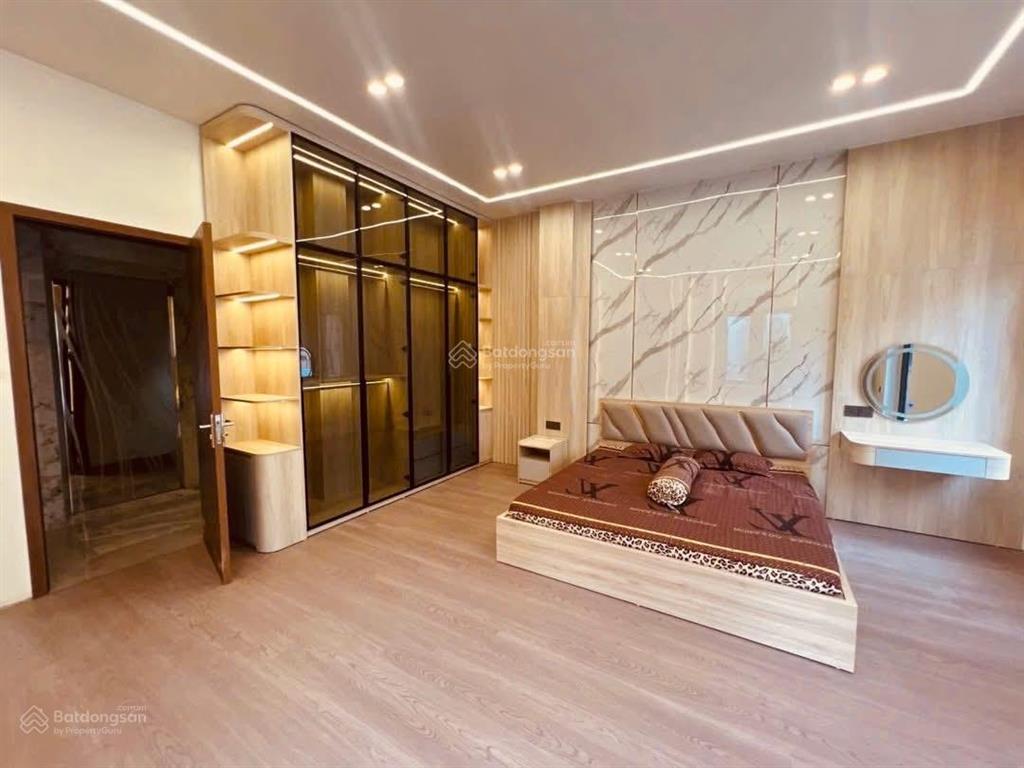 Bán biệt thự 100m nguyễn văn cừ, long biên 7 tầng thang máy, full nội thất giá rẻ chỉ 15,x tỷ
