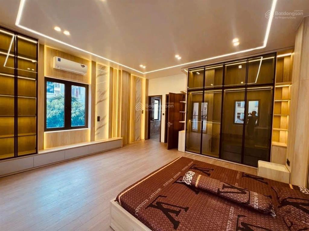 Bán biệt thự 100m nguyễn văn cừ, long biên 7 tầng thang máy, full nội thất giá rẻ chỉ 15,x tỷ