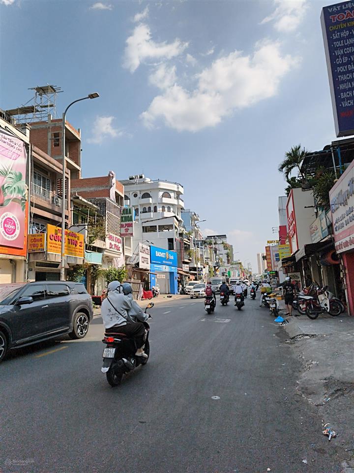 Bán nhà hxh 6m lạc long quân  4 tầng  50m2 gần quận 10, quận 11