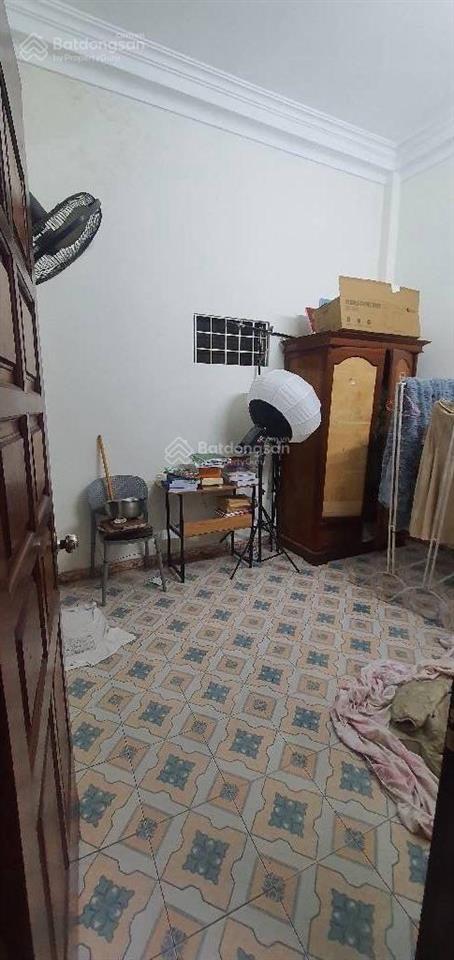 Hoàng như tiếp bán đất tặng nhà 4 tàng dân xây chắc chắn thêm thùng sơn đẹp long lanh