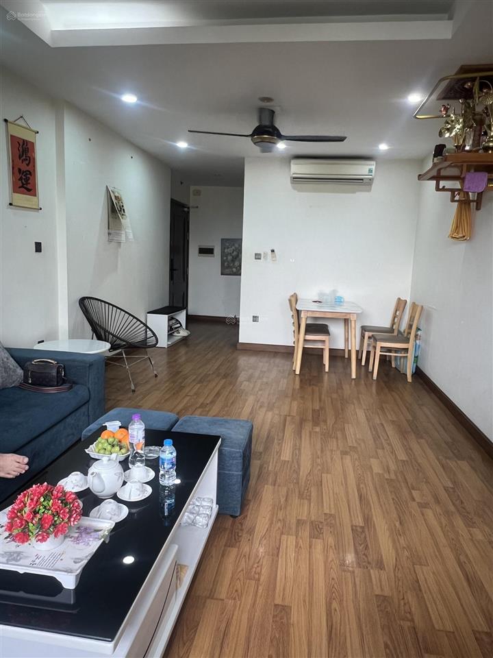 Chính chủ cần nhượng lại căn hộ homecity trung kính. tổng diện tích 100m. gồm 3 phòng ngủ và 2 v