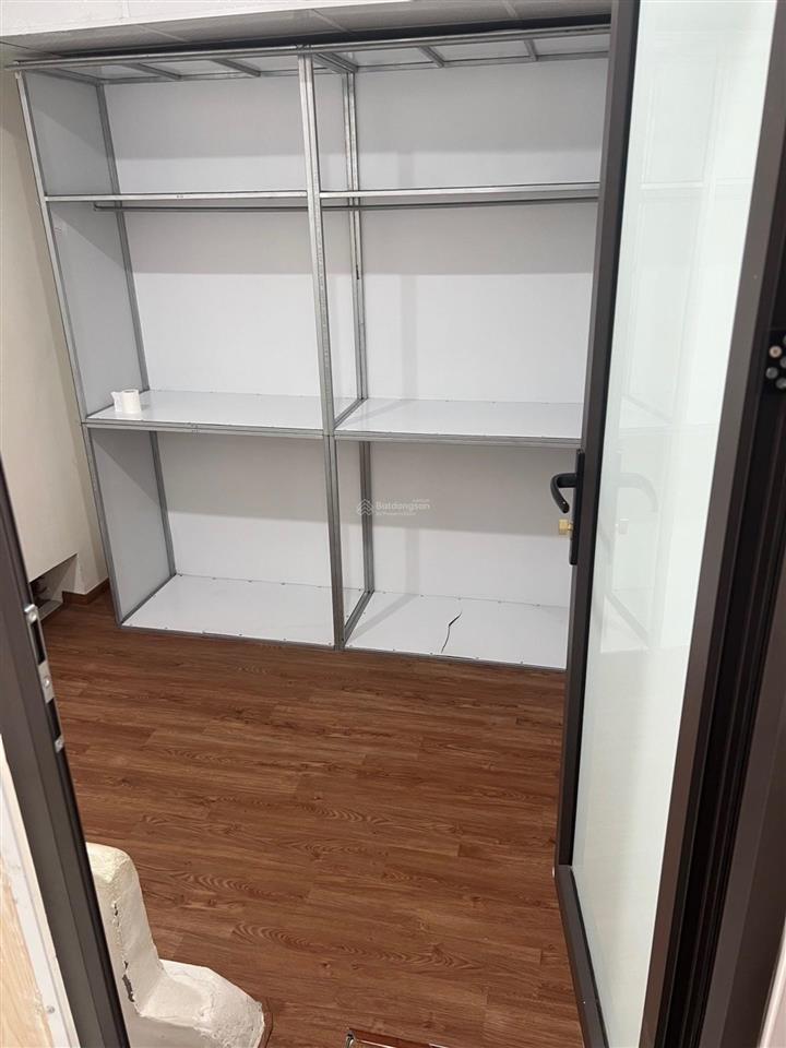 Nhỉnh 1 tỷ căn hộ tầng 3 sài đồng 2 ngủ, khách bếp vskk  0832 103 ***