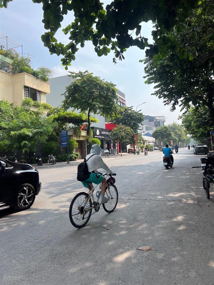 Mảnh đất đẹp ô tô thông việt hưng long biên ngõ phố buôn bán kinh doanh sầm uất mua giữ tiền hoặc đ