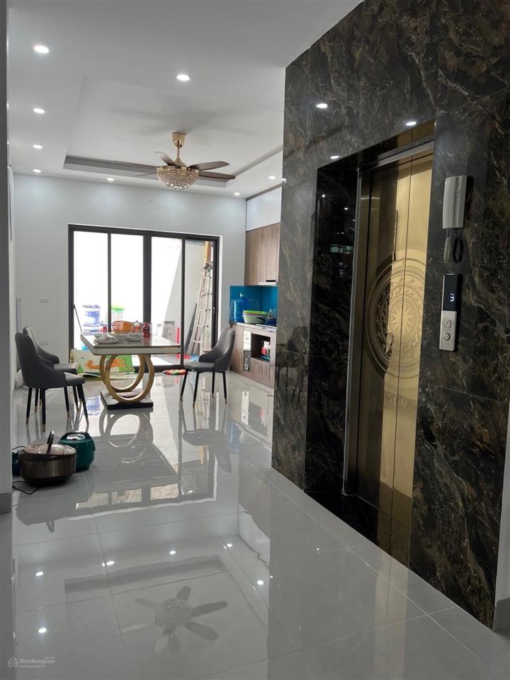 Cần bán gấp nhà ngô gia tự, ngõ thông, sân chơi, sân để xe rộng rãi, đúng 3 bước chân ra phố