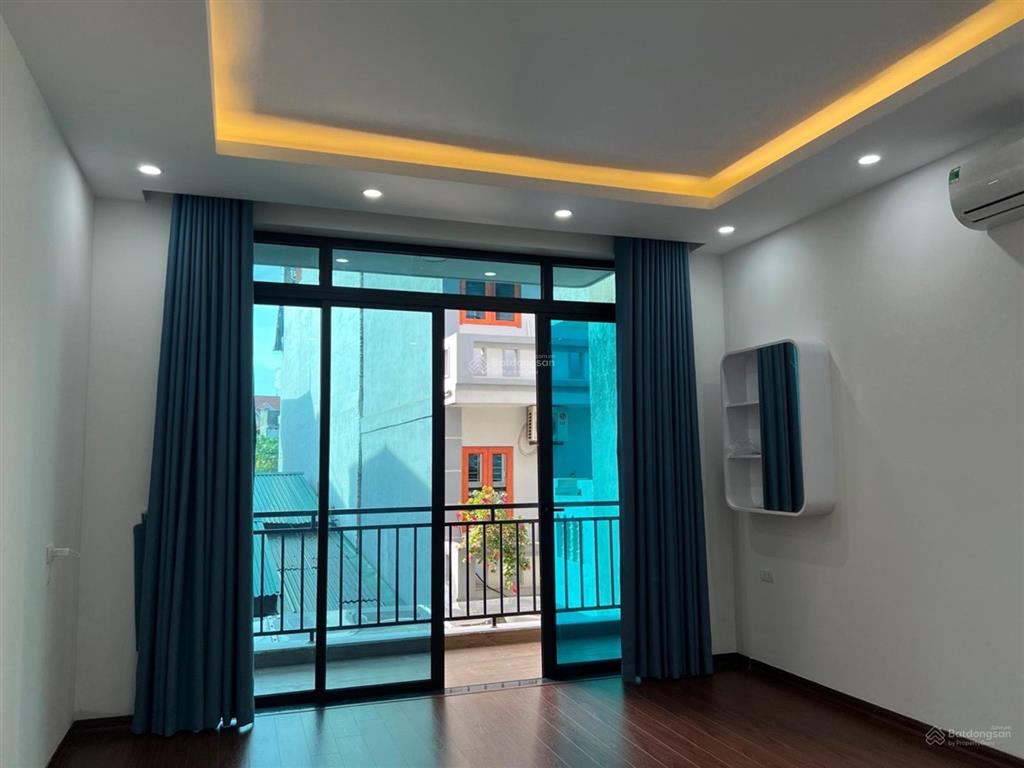 Cần bán gấp nhà ngô gia tự, ngõ thông, sân chơi, sân để xe rộng rãi, đúng 3 bước chân ra phố