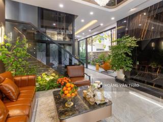 Cho thuê căn biệt thự xẻ khe vinhomes ocean park 2. full đồ xịn có thang máy. có sân vườn đẹp