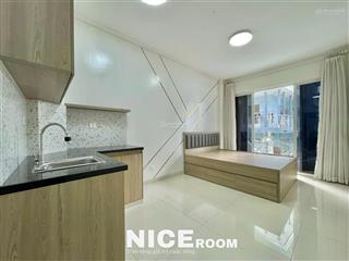 Studio ban công rộng đẹp ngay chợ bà chiểu