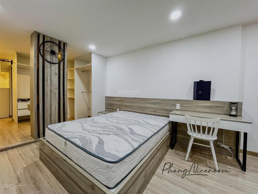 Studio ban công lớn full nội thất  giáp q1