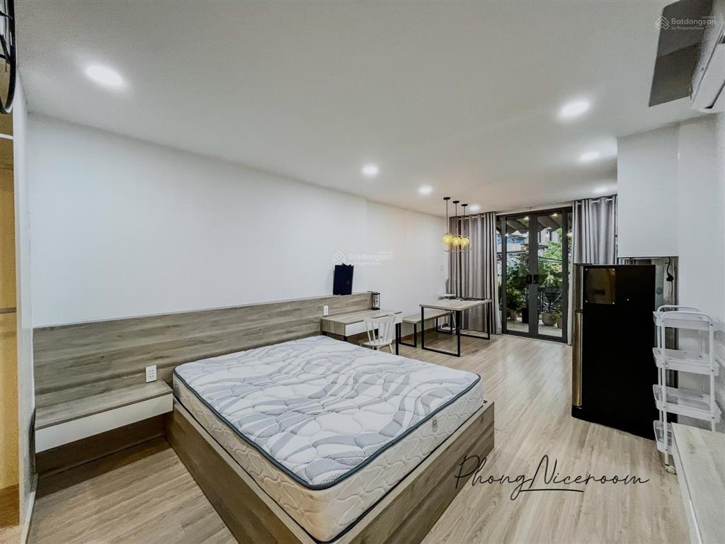 Studio ban công lớn full nội thất  giáp q1