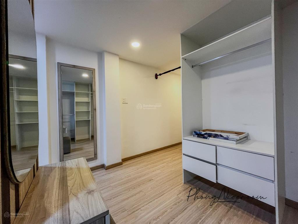 Studio ban công lớn full nội thất  giáp q1