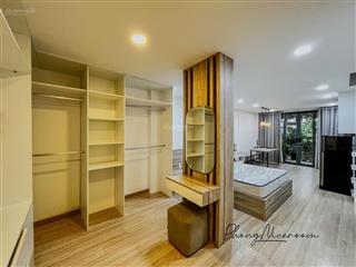 Studio ban công lớn full nội thất  giáp q1