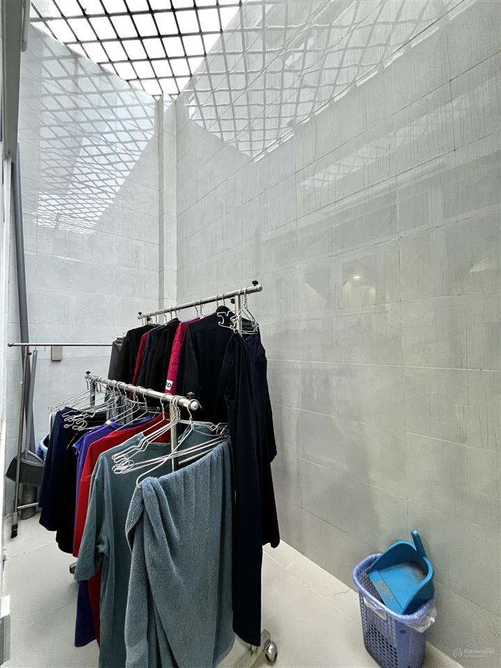 Khách em có việc 15/4 chuyển đi cần pass phòng studio sân sau 35m2
