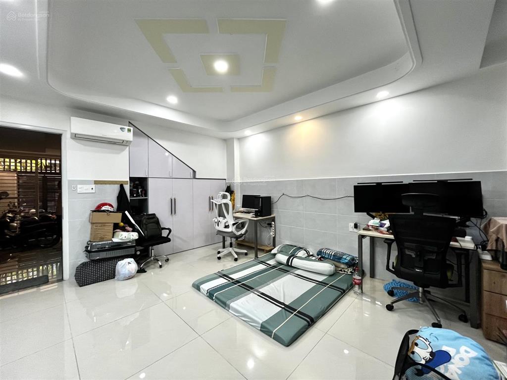 Khách em có việc 15/4 chuyển đi cần pass phòng studio sân sau 35m2