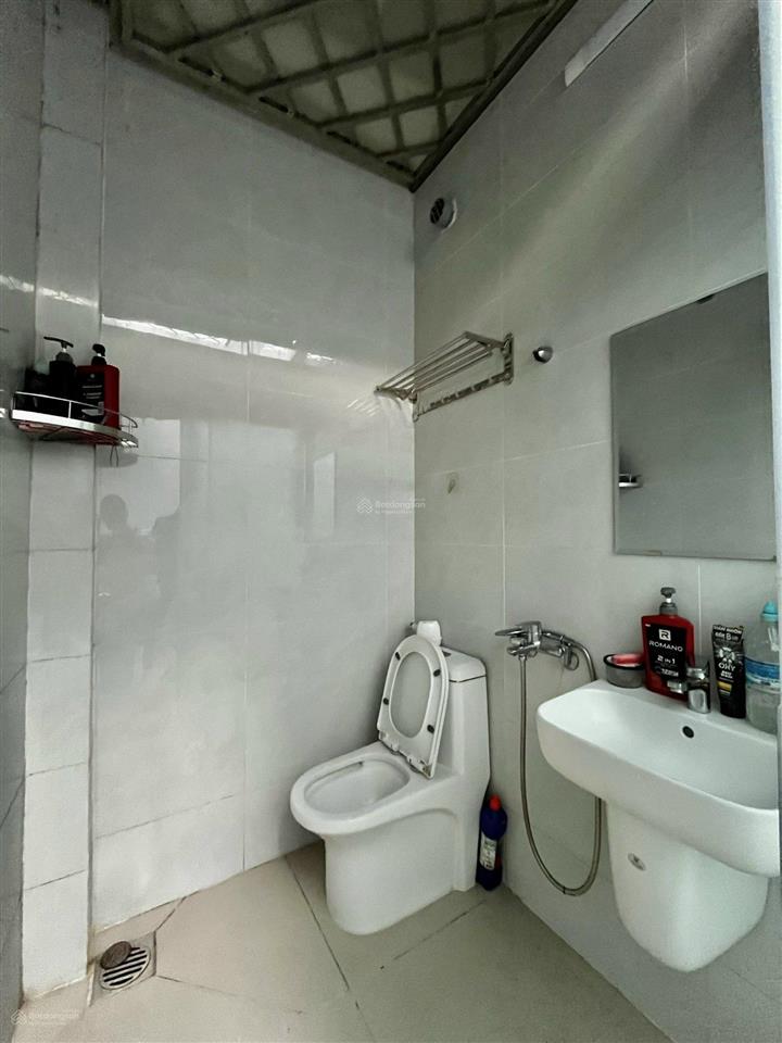 Khách em có việc 15/4 chuyển đi cần pass phòng studio sân sau 35m2