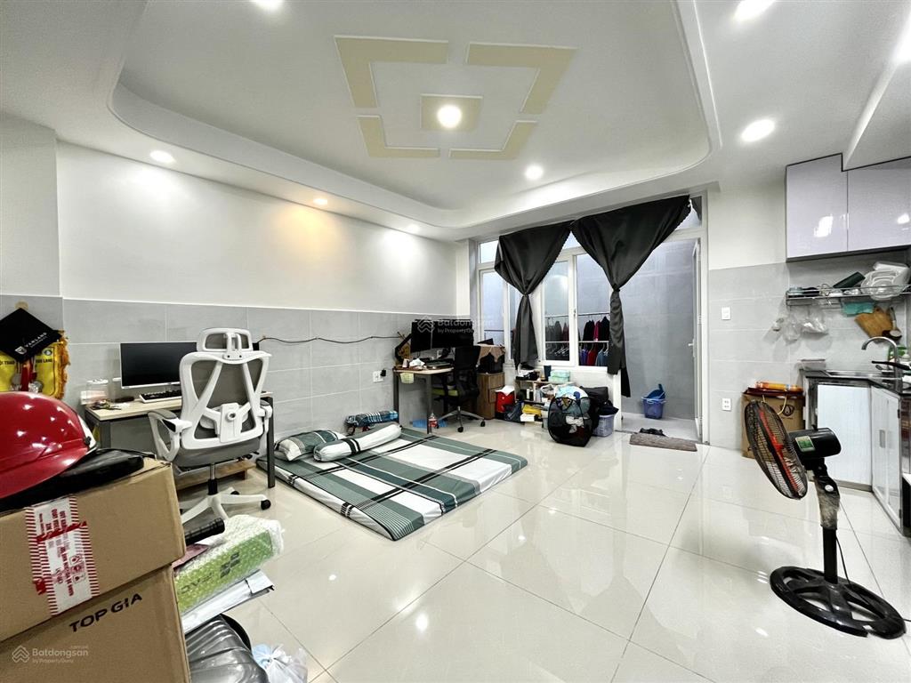 Khách em có việc 15/4 chuyển đi cần pass phòng studio sân sau 35m2
