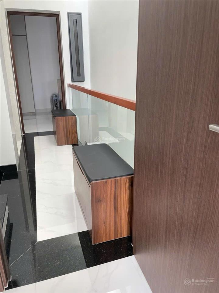 Studio cửa sổ lớn máy giặt riêng gần phan đăng lưu  8tr chỉ tính điện